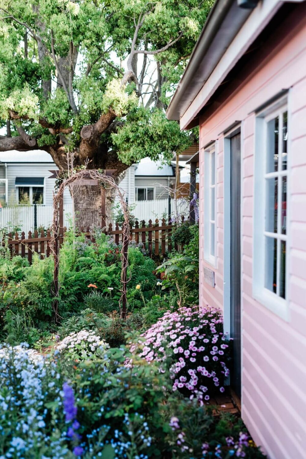 Norwood Roses: A Vintage Cottage in Australia 14 pink-cottage-garden-airbnb-nordroom