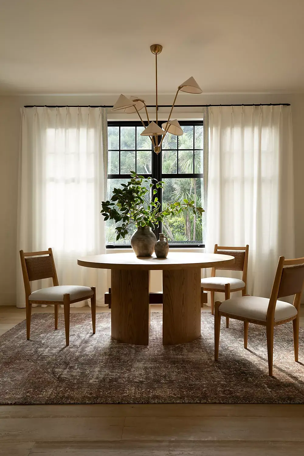 Simple Pleasures: Amber Lewis for Anthropologie (2022) 5 round-dining-tableamber-lewis-anthropologie-nordroom