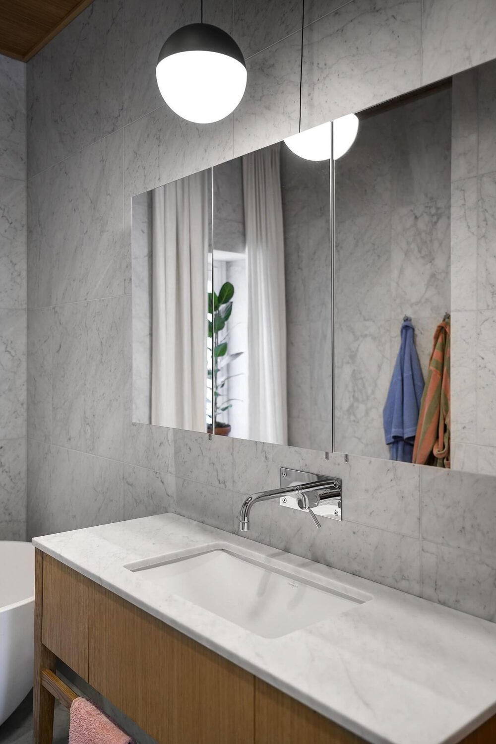 A Stylish Scandi Home with Oak Kitchen 20 scandinavian-bathroom-nordroom
