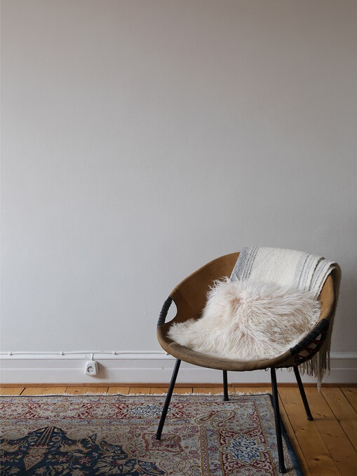 A Pink Studio Apartment with Bookshelves 5 scandinavian-studio-nordroom