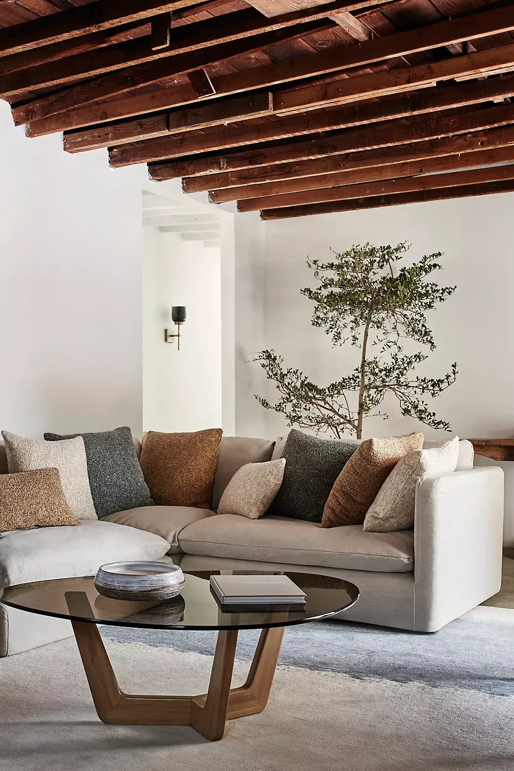 Simple Pleasures: Amber Lewis for Anthropologie (2022) 23 sitting-room-exposed-beams-amber-lewis-anthropologie-nordroom
