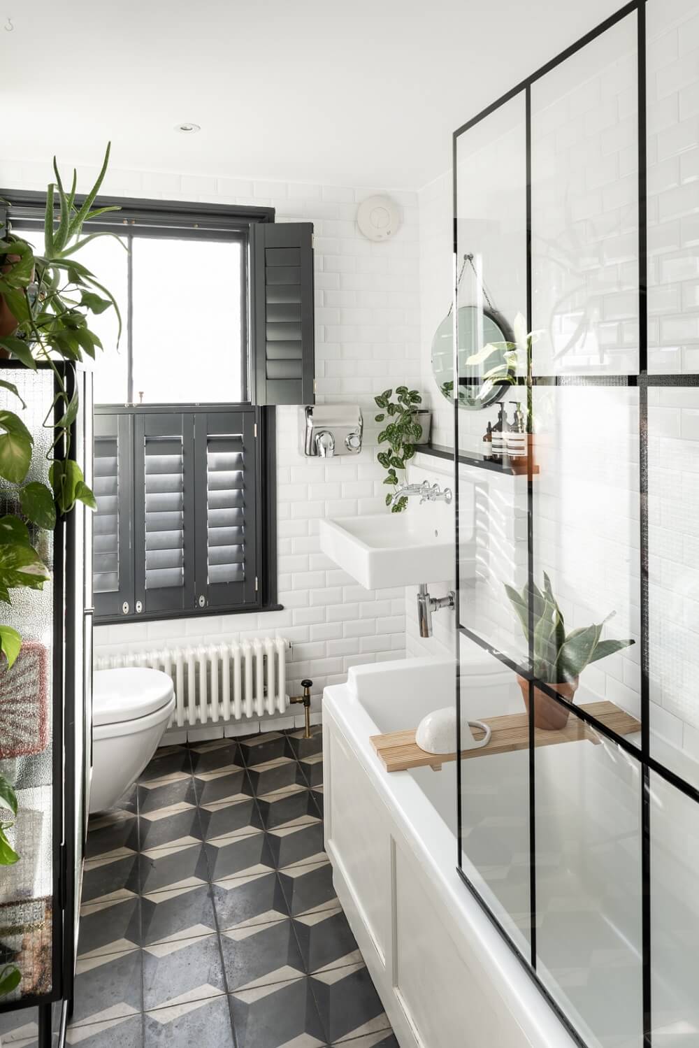 A London Family Home with Grey Accents 12 small-bathroom-bathtub-grey-white-nordroom