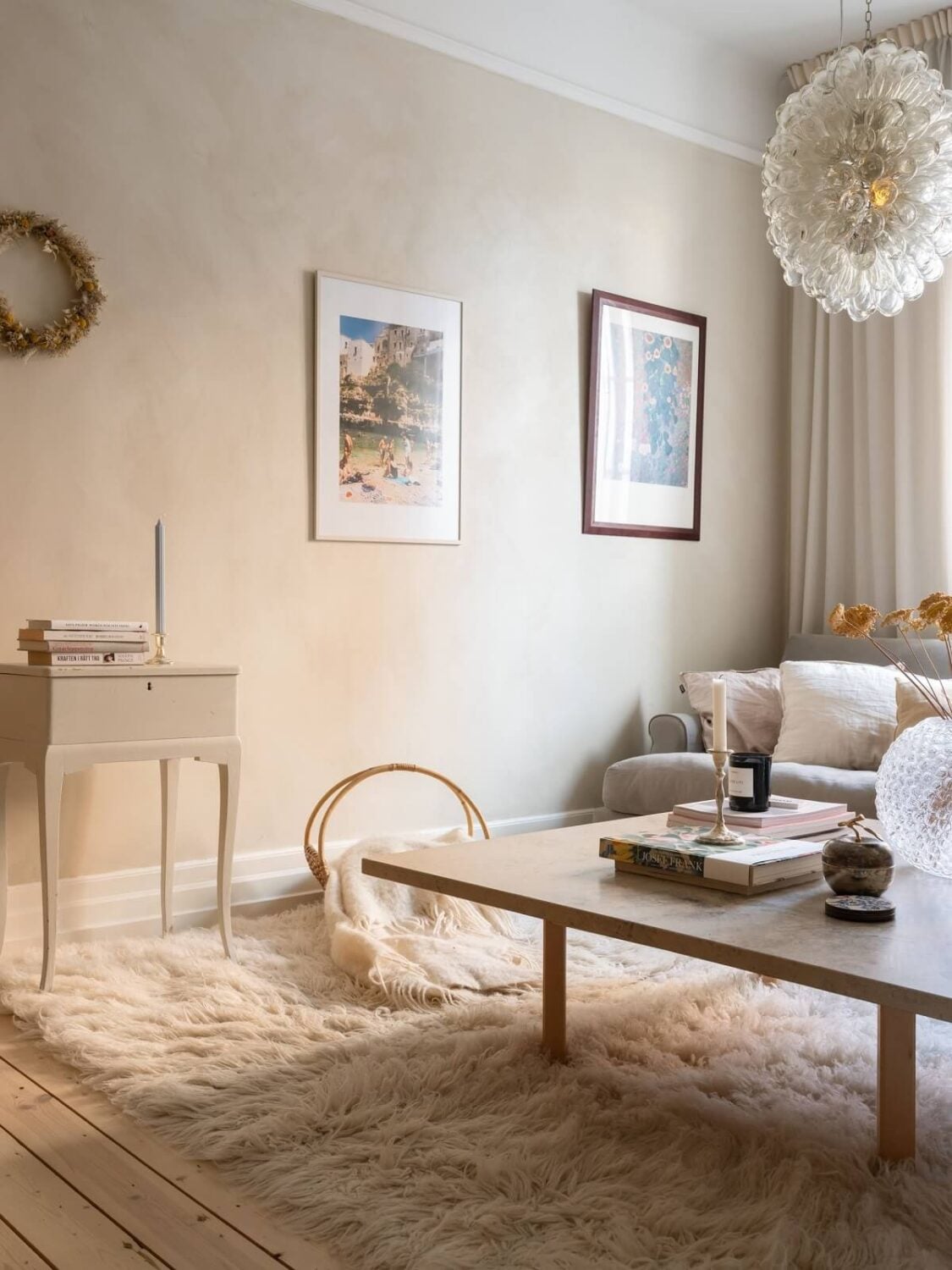 A Warm Soft Colored Home in Stockholm 4 soft-living-room-scandinavian-decor-nordroom