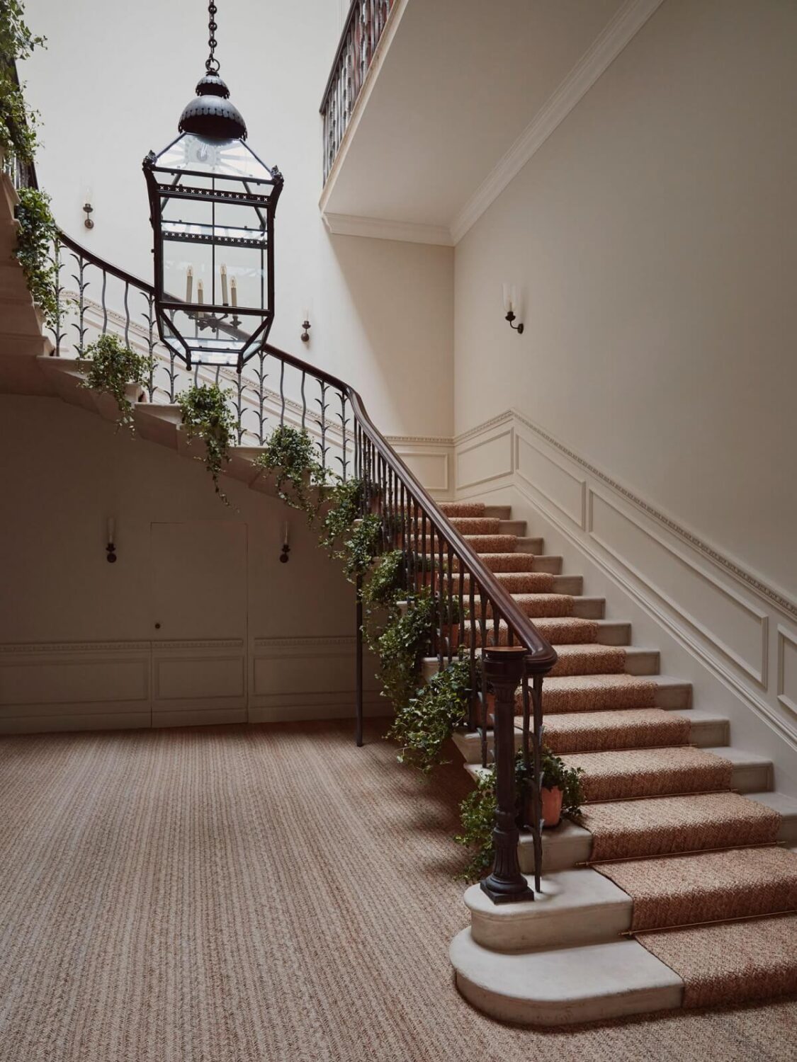 A Grand Georgian Manor House in England 15 staircase-benham-park-nordroom