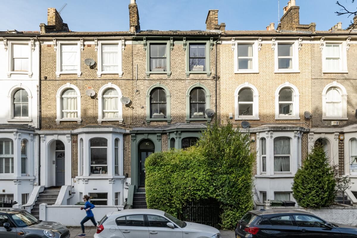 A London Family Home with Grey Accents 16 victorian-terrace-house-dark-grey-trimmings-nordroom
