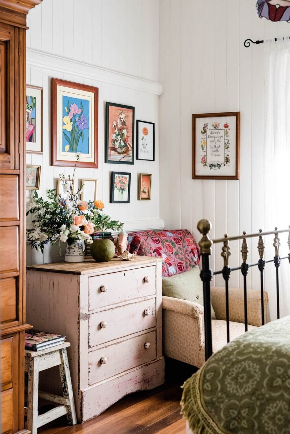 Norwood Roses: A Vintage Cottage in Australia 9 vintage-cottage-bedroom-airbnb-australia-nordroom
