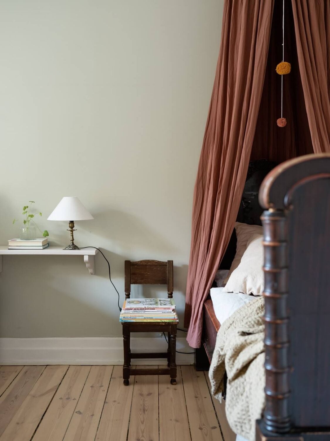 A Warm Soft Colored Home in Stockholm 14 vintage-kids-bed-scandinavian-apartment-nordroom