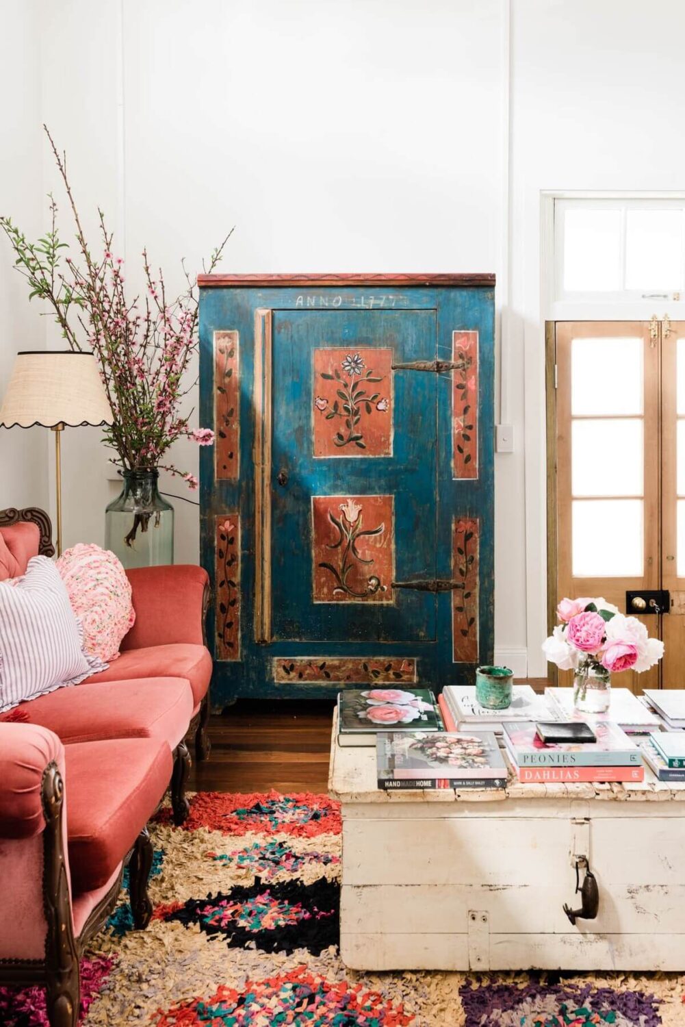 Norwood Roses: A Vintage Cottage in Australia 1 vintage-living-room-pink-sofa-airbnb-cottage-queensland-australia-nordroom