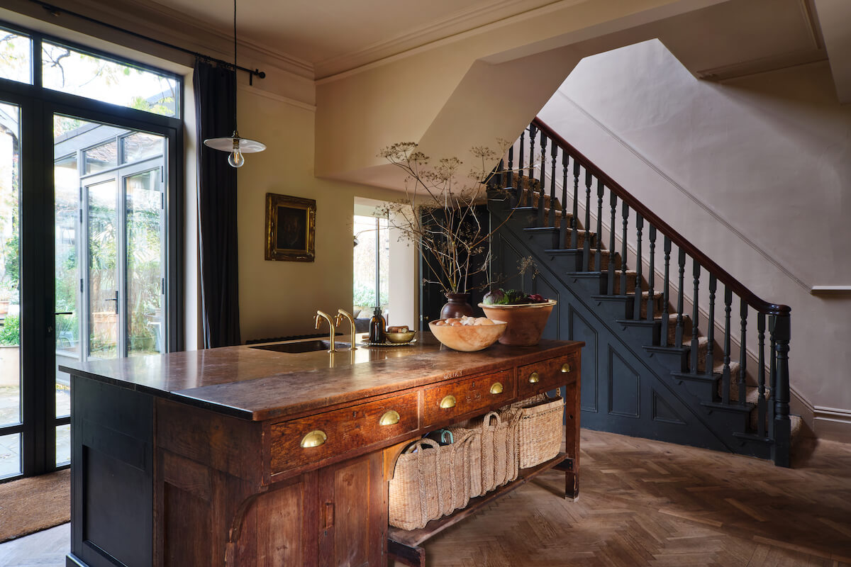 A Mixture of Styles in an English Home 5 antique-kitchen-island-bath-england-nordroom