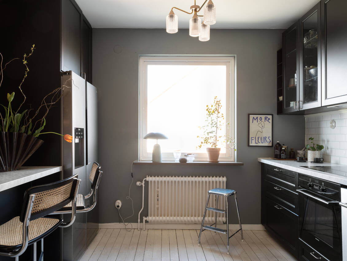 A Warm Neutral Colored Nordic Home 15 black-kitchen-gray-wall-nordic-home-nordroom