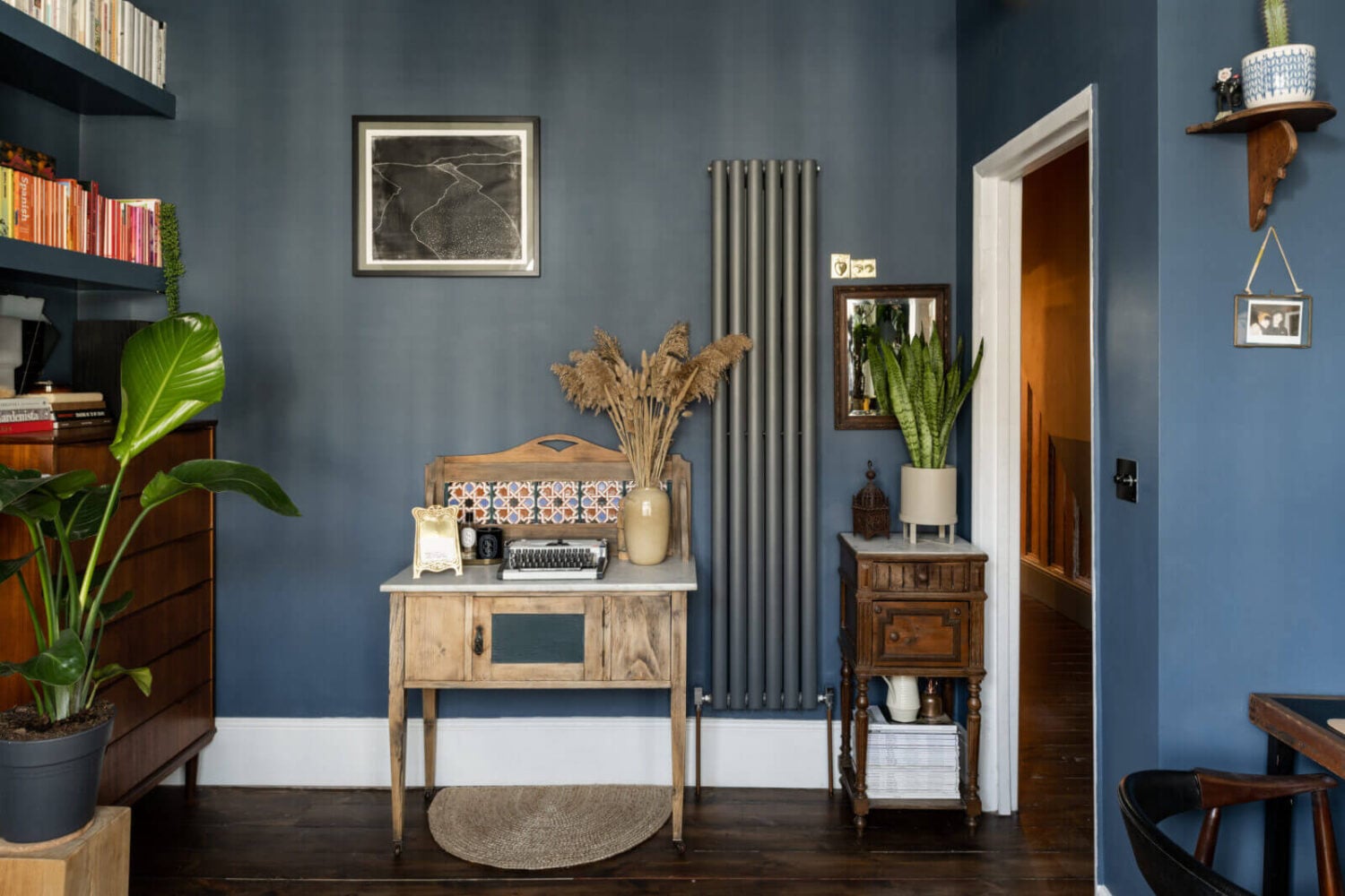 A Cozy Flat in London with Navy Blue Living Room 5 blue-living-room-london-flat-nordroom
