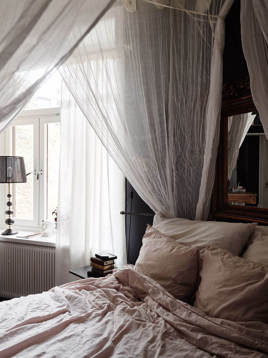 A Black Vintage Studio Apartment 4 canopy-bed-black-studio-apartment-nordroom