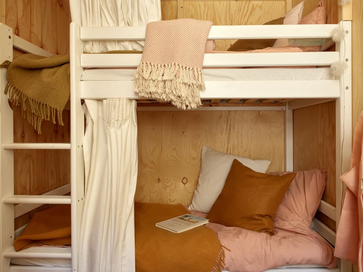 A Small Vintage Apartment with Warm Yellow Walls 15 diy-wooden-kids-bedroom-bunk-beds-nordroom