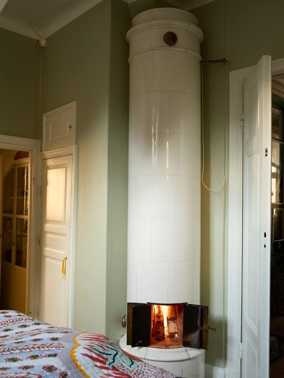 A Cozy Plant-Filled Home in Sweden 12 green-bedroom-kakelugn-swedish-fireplace-nordroom