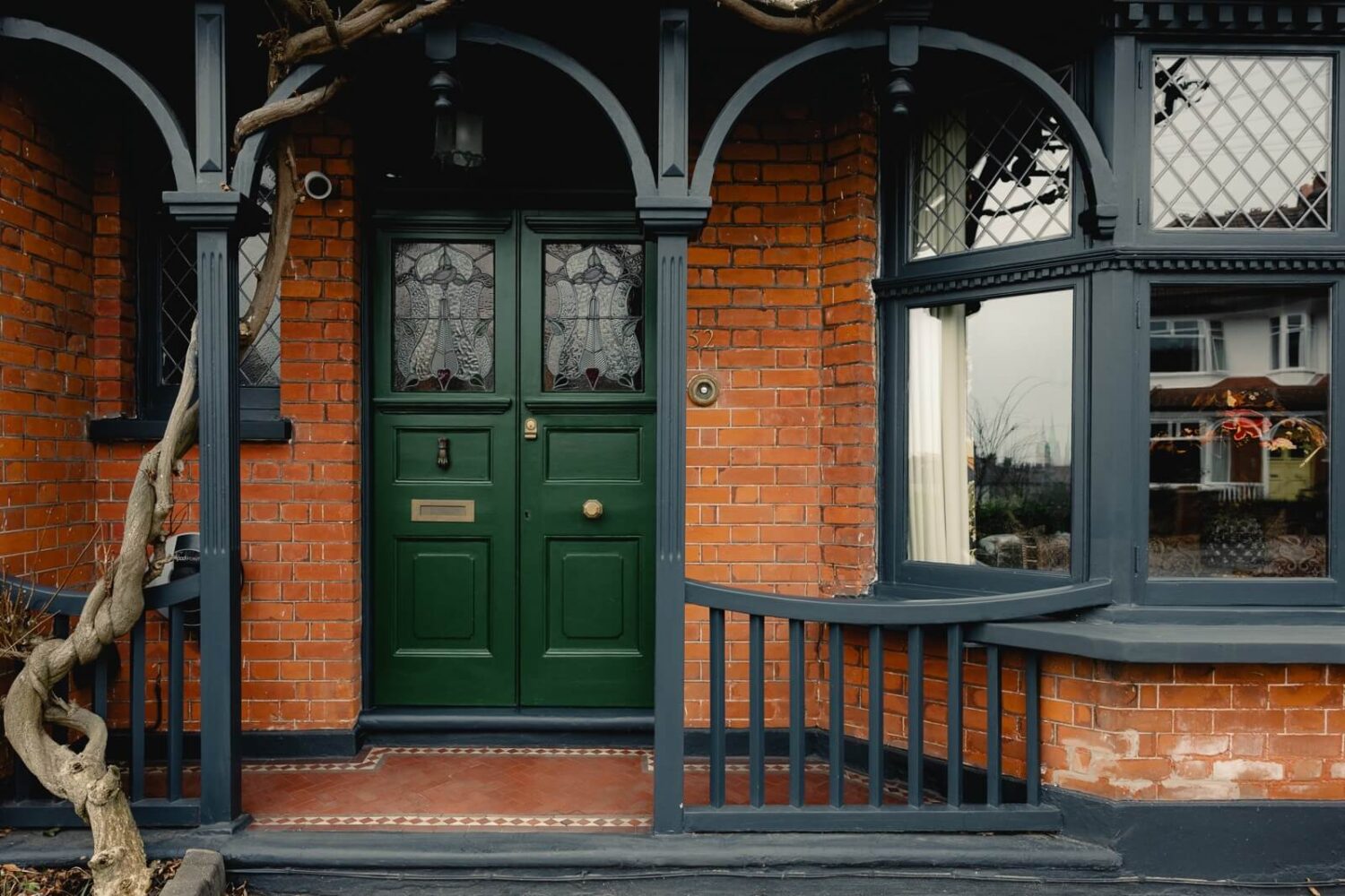 A Green Kitchen with Pink Ceiling in a Colorful London Home 30 green-front-door-edwardian-home-london-nordroom
