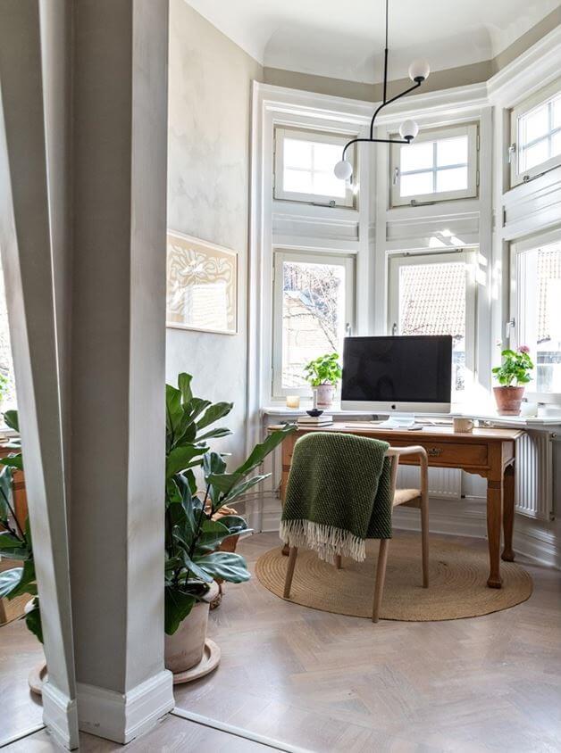 A Lovely Natural Apartment in Sweden 14 home-office-bay-window-natural-nordic-home-nordroom
