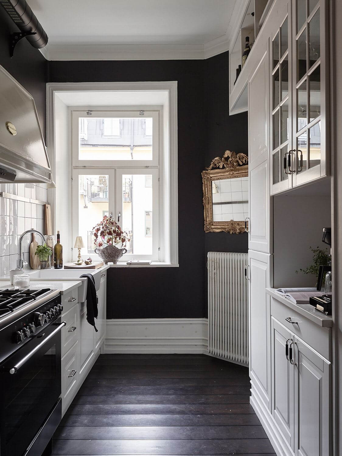A Black Vintage Studio Apartment 11 kitchen-black-walls-studio-gothic-design-nordroom