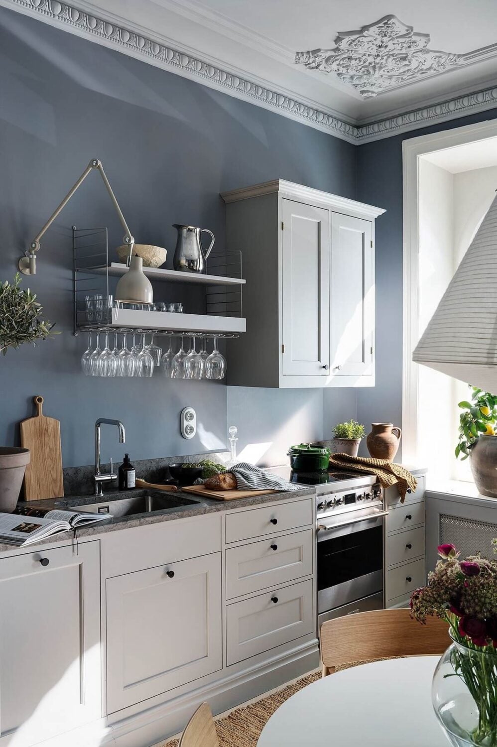 A Luxurious Blue and Gray Studio Apartment 4 light-gray-kitchen-cabinets-gray-ceiling-with-ornaments-nordroom