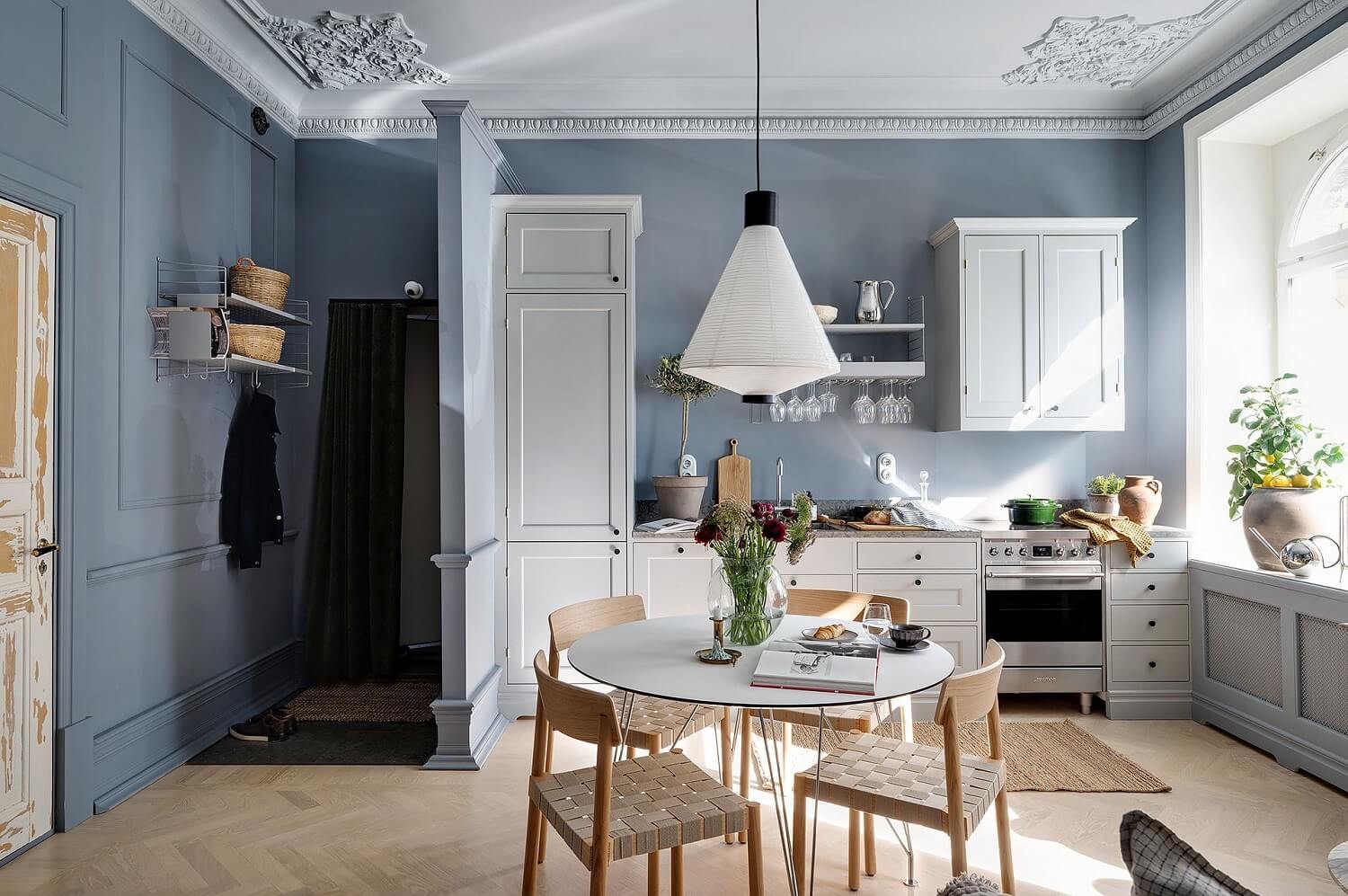 A Luxurious Blue and Gray Studio Apartment 18 light-gray-kitchen-round-dining-table-blue-studio-nordroom