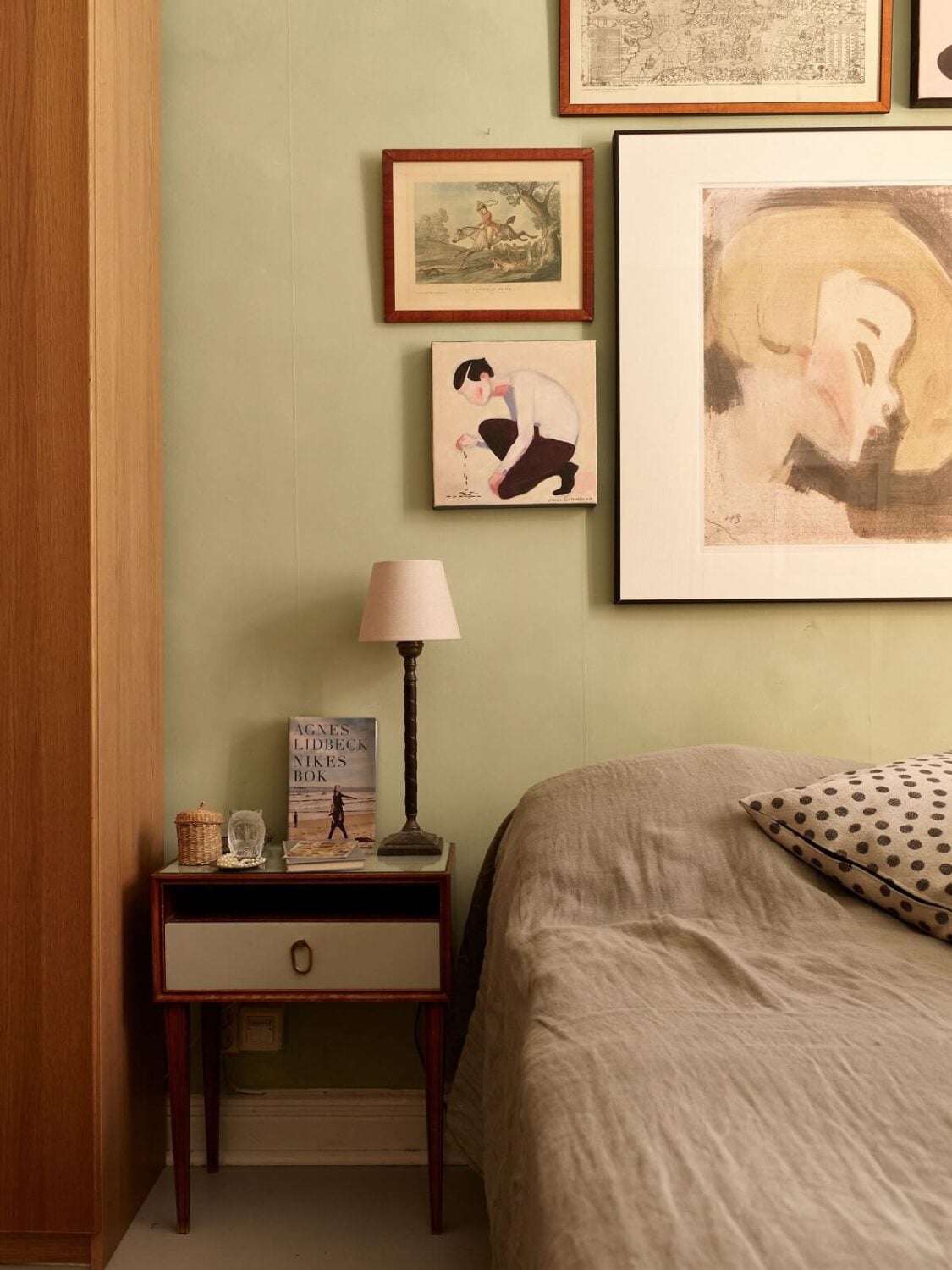 A Small Vintage Apartment with Warm Yellow Walls 19 light-green-bedroom-scandinavian-vintage-home-nordroom