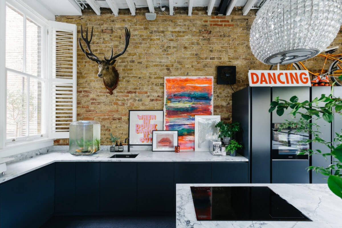 A Black and White Victorian House in London 6 modern-black-white-kitchen-brick-wall-victorian-house-london-england-nordroom