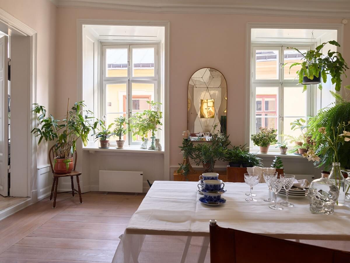 A Cozy Plant-Filled Home in Sweden 4 plant-filled-dining-room-nordroom