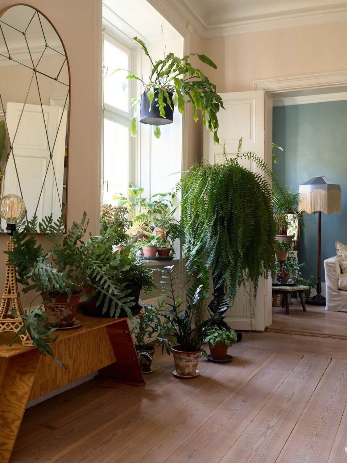 A Cozy Plant-Filled Home in Sweden 6 plants-cozy-scandinavian-home-nordroom