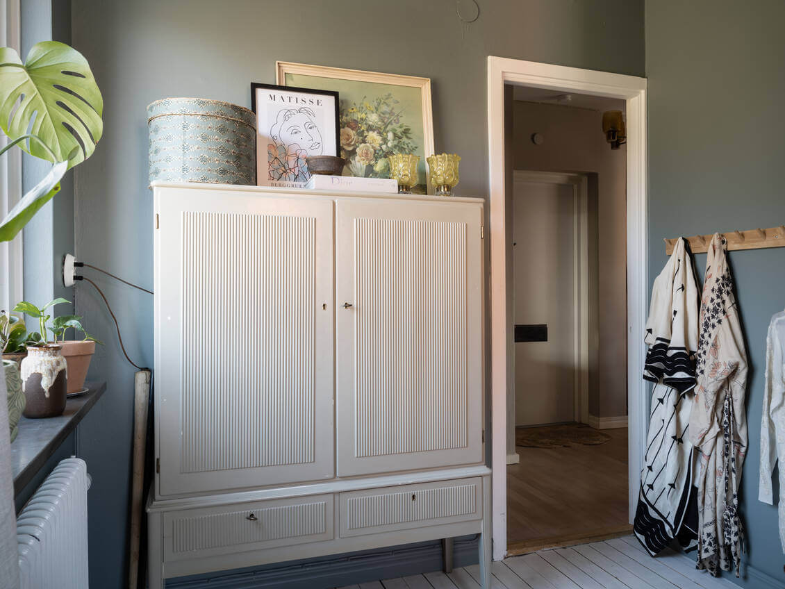 A Warm Neutral Colored Nordic Home 25 scandinavian-bedroom-vintage-wardrobe-nordroom
