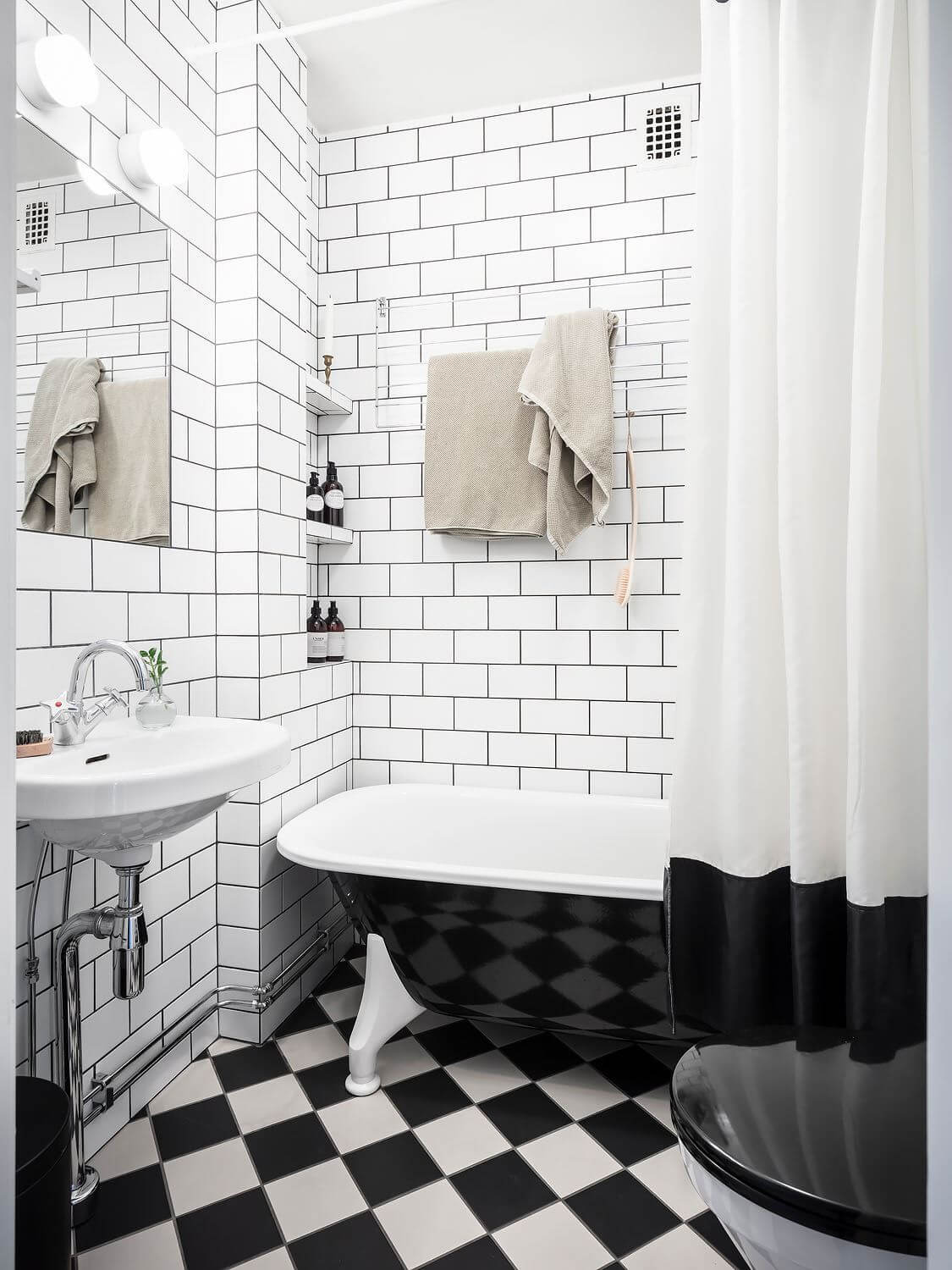 Simple Bathroom Design Ideas That Will Wow You 9 simple-small-bathroom-design-black-and-white-floor-tiles-black-bath-nordroom
