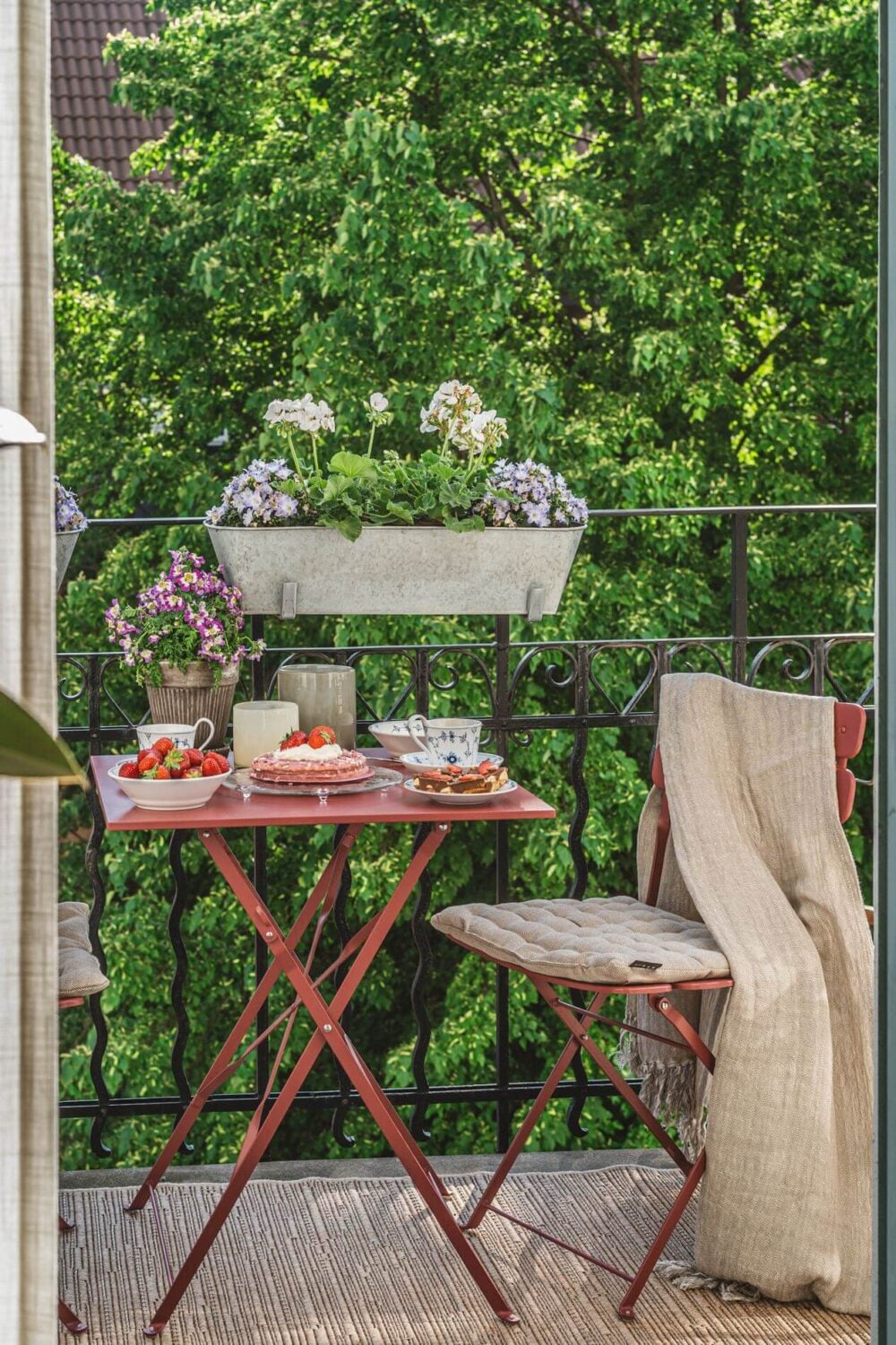 A Lovely Natural Apartment in Sweden 16 small-balcony-serene-nordic-apartment-nordroom