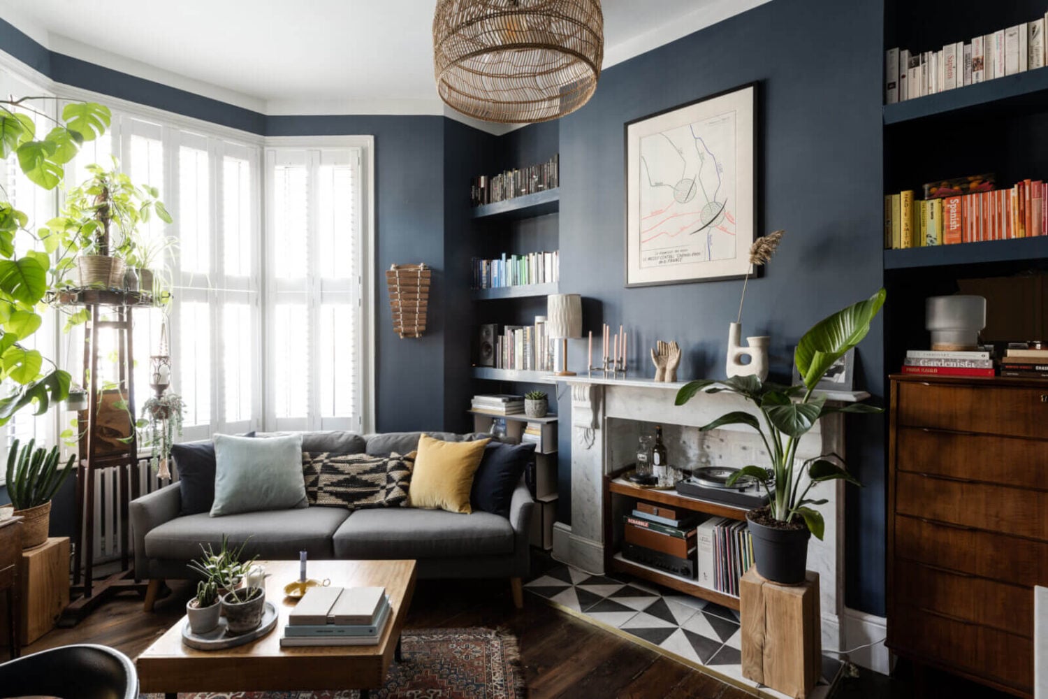 A Cozy Flat in London with Navy Blue Living Room 1 small-dark-blue-living-room-bay-window-fireplace-built-in-bookshelves-nordroom