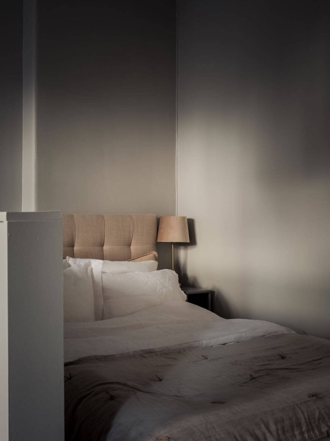 A Gray Studio Apartment with Spacious Kitchen 5 studio-apartment-bed-nook-velvet-headboard-nordroom