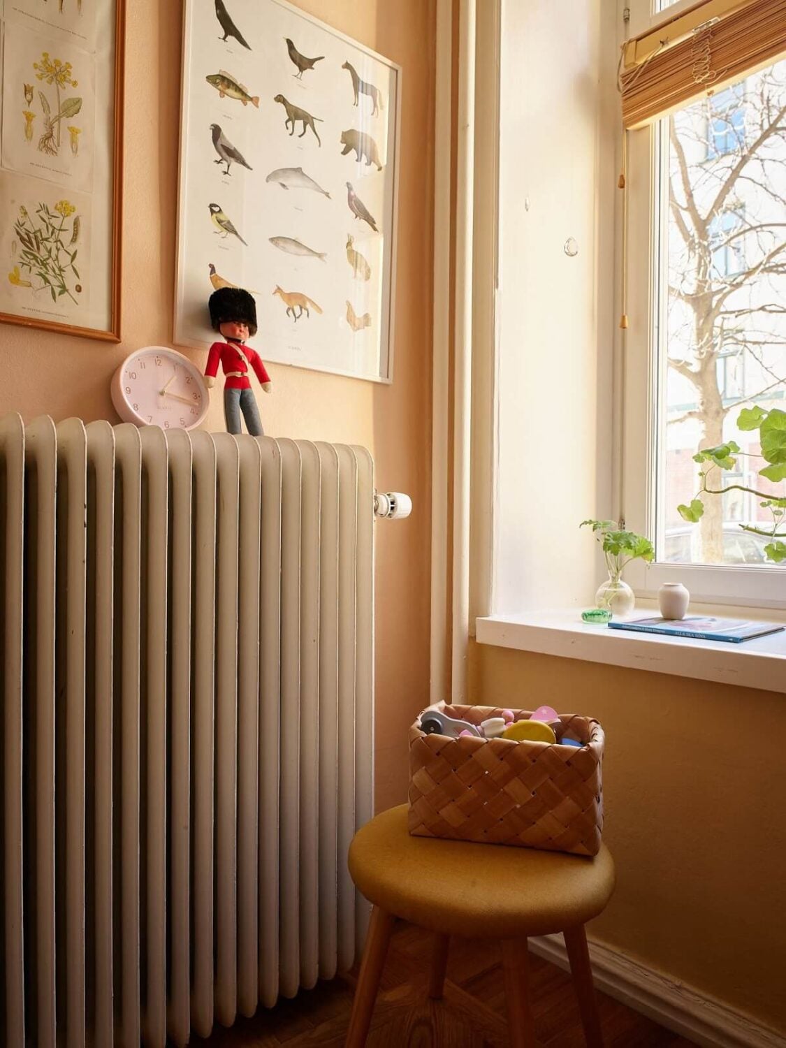 A Small Vintage Apartment with Warm Yellow Walls 16 vintage-yellow-apartment-nordroom