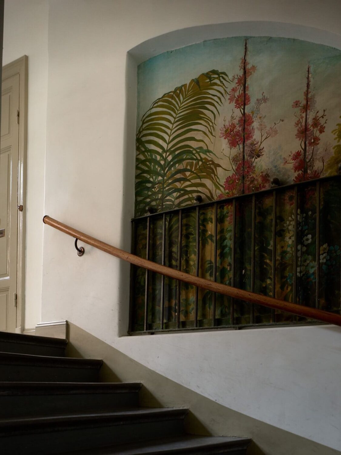 A Cozy Plant-Filled Home in Sweden 17 wall-painting-staircase-nordroom