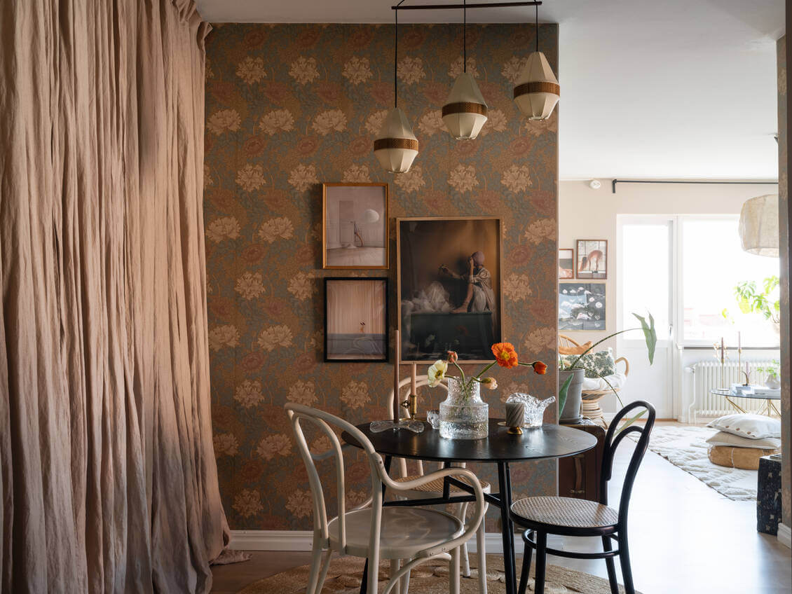 A Warm Neutral Colored Nordic Home 11 warm-dining-room-william-morris-wallpaper-nordroom