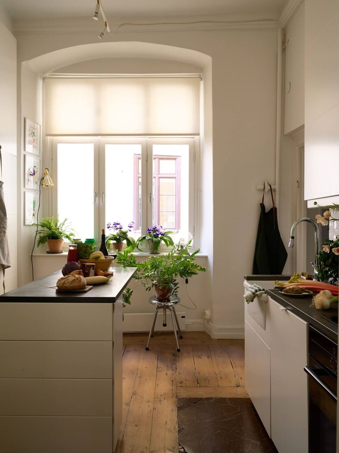 A Cozy Plant-Filled Home in Sweden 13 white-kitchen-wooden-floor-nordic-home-nordroom