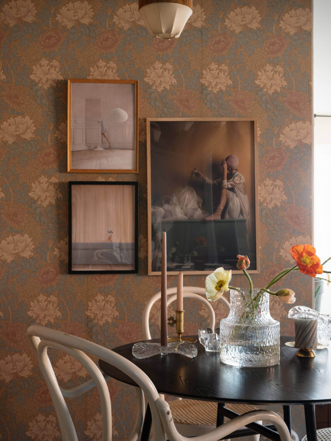 A Warm Neutral Colored Nordic Home 12 william-morris-wallpaper-round-dining-table-nordroom