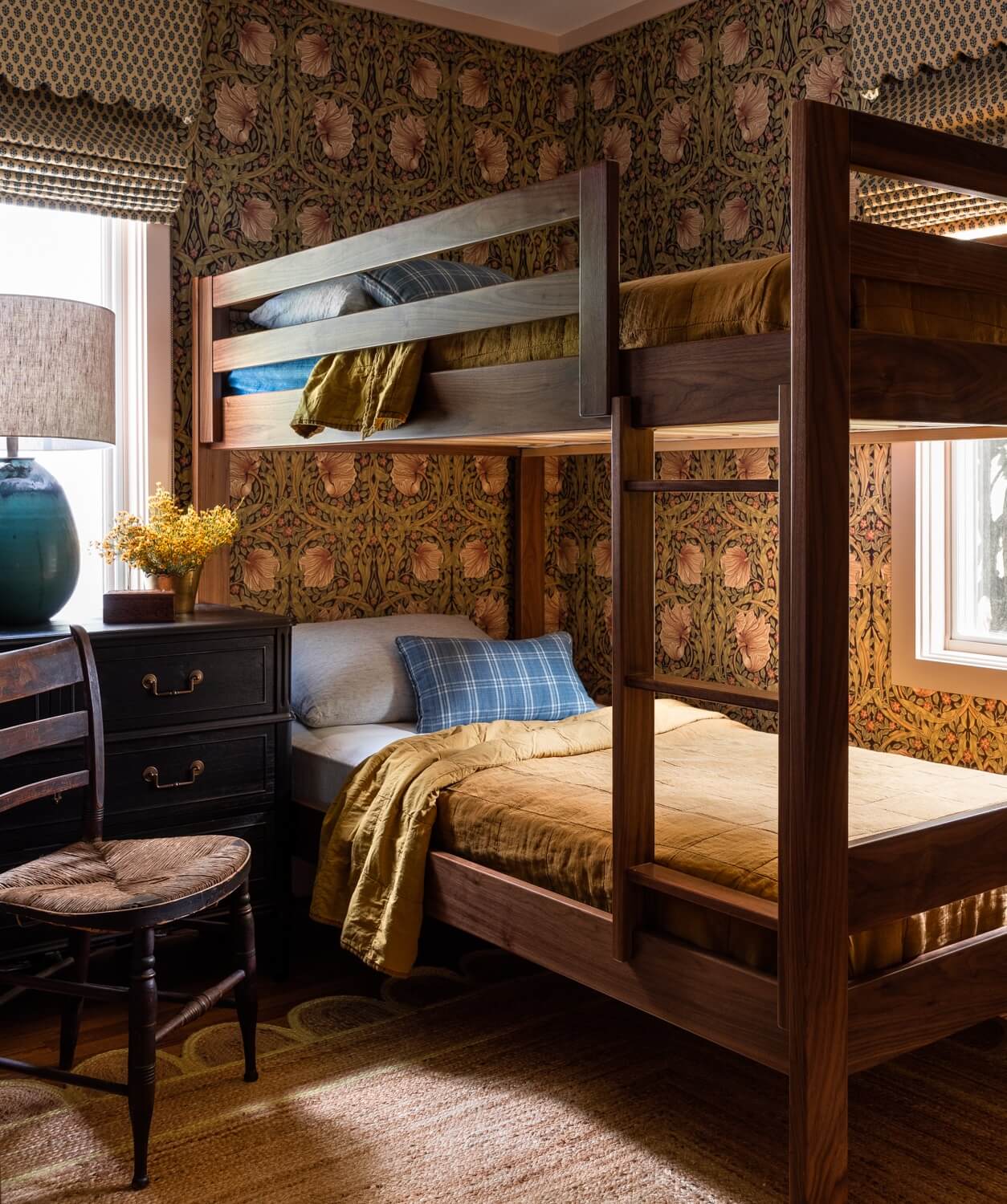 A Warm Country House in Dutchess County 14 Heidi-Caillier-Design-CT-country-house-Dutchess-County-design-bunkroom-william-morris-ochre-blue-Nordroom