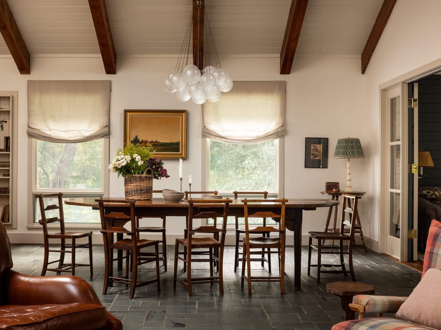 A Warm Country House in Dutchess County 6 Heidi-Caillier-Design-CT-country-house-Dutchess-County-design-dining-room-beams-rustic-table-vintage-art-Nordroom