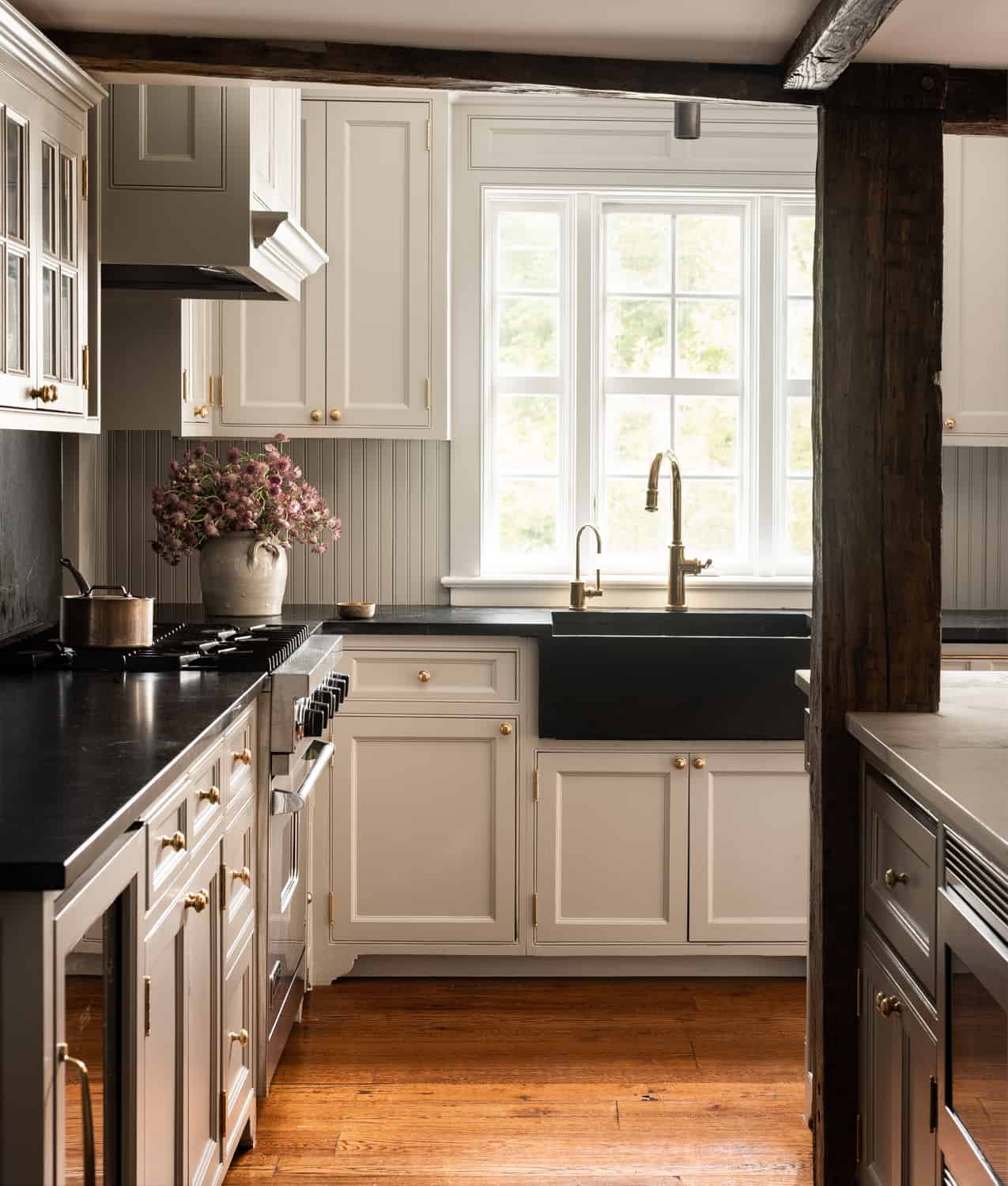 Patterns and Historic Charm in a Bedford Home 16 Heidi-Caillier-Design-Hudson-Valley-farmhouse-kitchen-old-beams-english-kitchen-Nordroom
