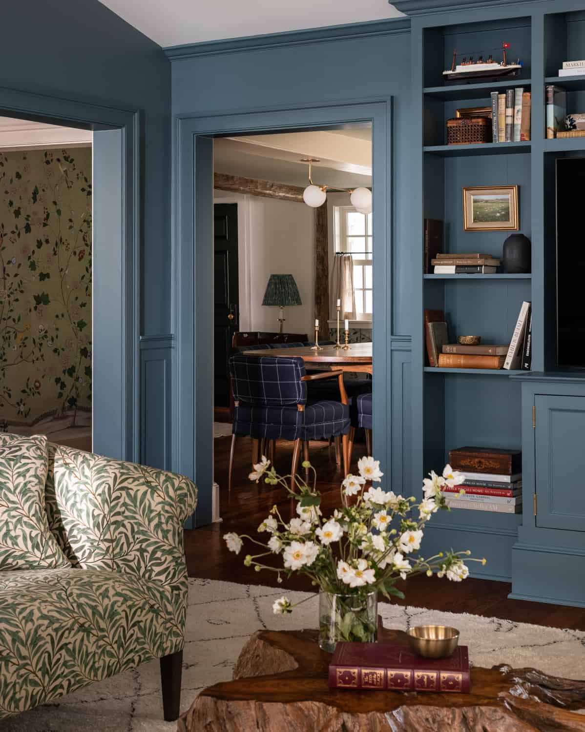 Patterns and Historic Charm in a Bedford Home 5 Heidi-Caillier-Design-Hudson-Valley-house-dining-room-old-beams-degournay-wallpaper-william-morris-sofa-Nordroom