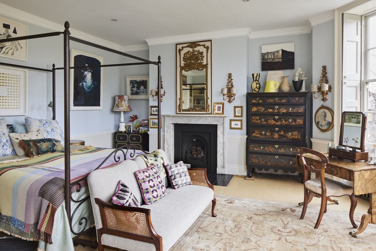 An Eclectic Art-Filled Townhouse in London 12 antique-bedroom-canopy-bed-eclectic-home-london-nordroom