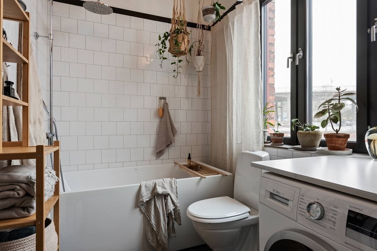 A Moody Family Home in Sweden 21 black-white-bathroom-nordroom