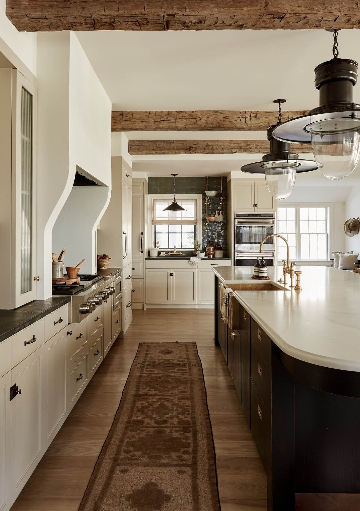 black-white-kitchen-rounded-kitchen-island-country-house-nordroom