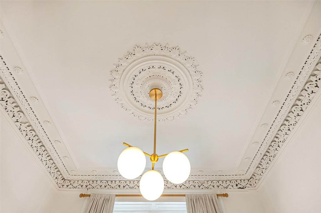 Kate Spiers Sells Her Beautiful Light Flat in Glasgow 13 ceiling-ornaments-pendant-glasgow-flat-kate-spiers-nordroom