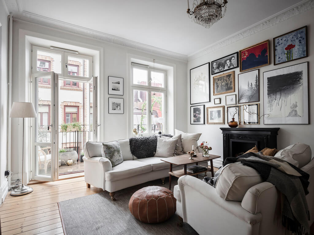 A Bright Nordic Home with Small (but Smartly Designed) Bedrooms 12 classic-living-room-wooden-floor-gallery-wall-nordroom