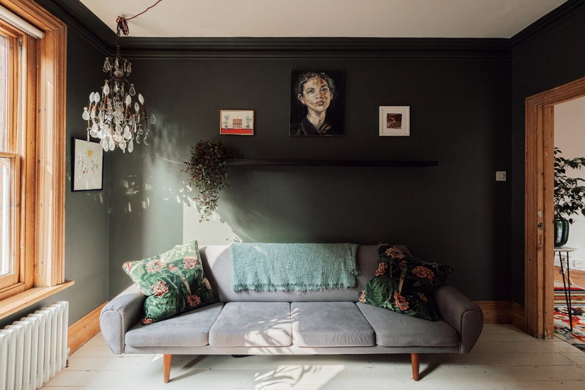 Colorful Rooms in an Edwardian Apartment in London 6 dark-green-living-room-nordroom