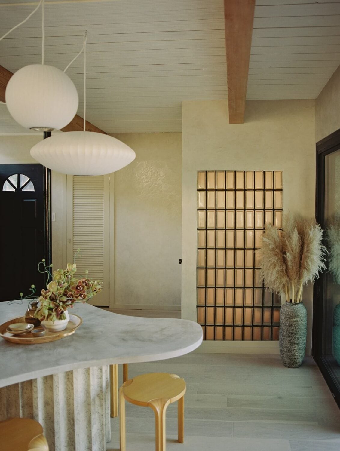 Japandi Design in a Midcentury Home in Los Angeles 14 dining-room-japandi-scandinavian-style-nordroom