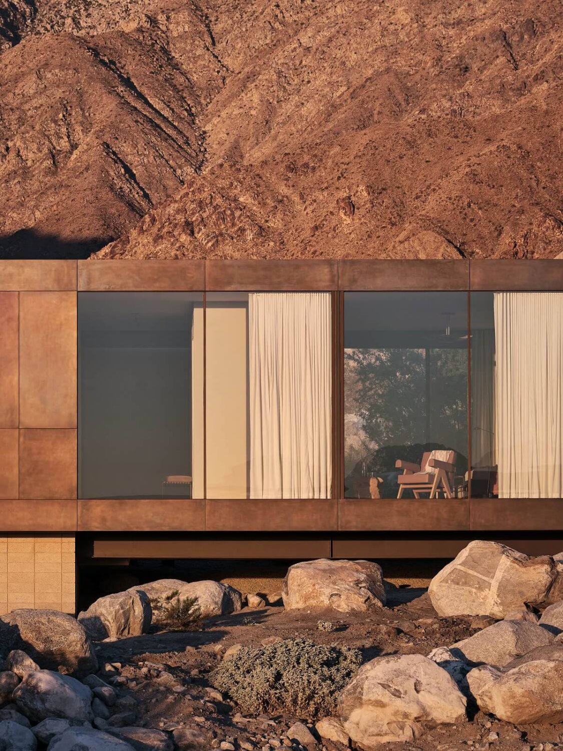 A Modern Architectural Home in Palm Springs 30 floor-to-ceiling-windows-exterior-modern-architectural-palm-springs-home-nordroom