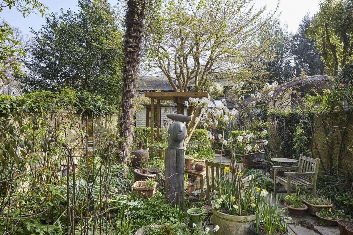 An Eclectic Art-Filled Townhouse in London 26 garden-eclectic-townhouse-london-nordroom
